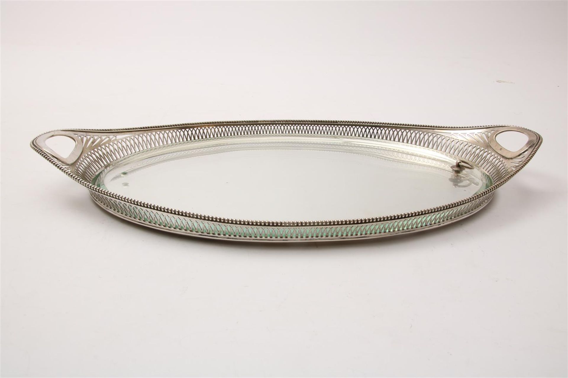 Silver tea tray, oval with raised ajour edge with pearl edge. in which glass plate, alloy 835/000,