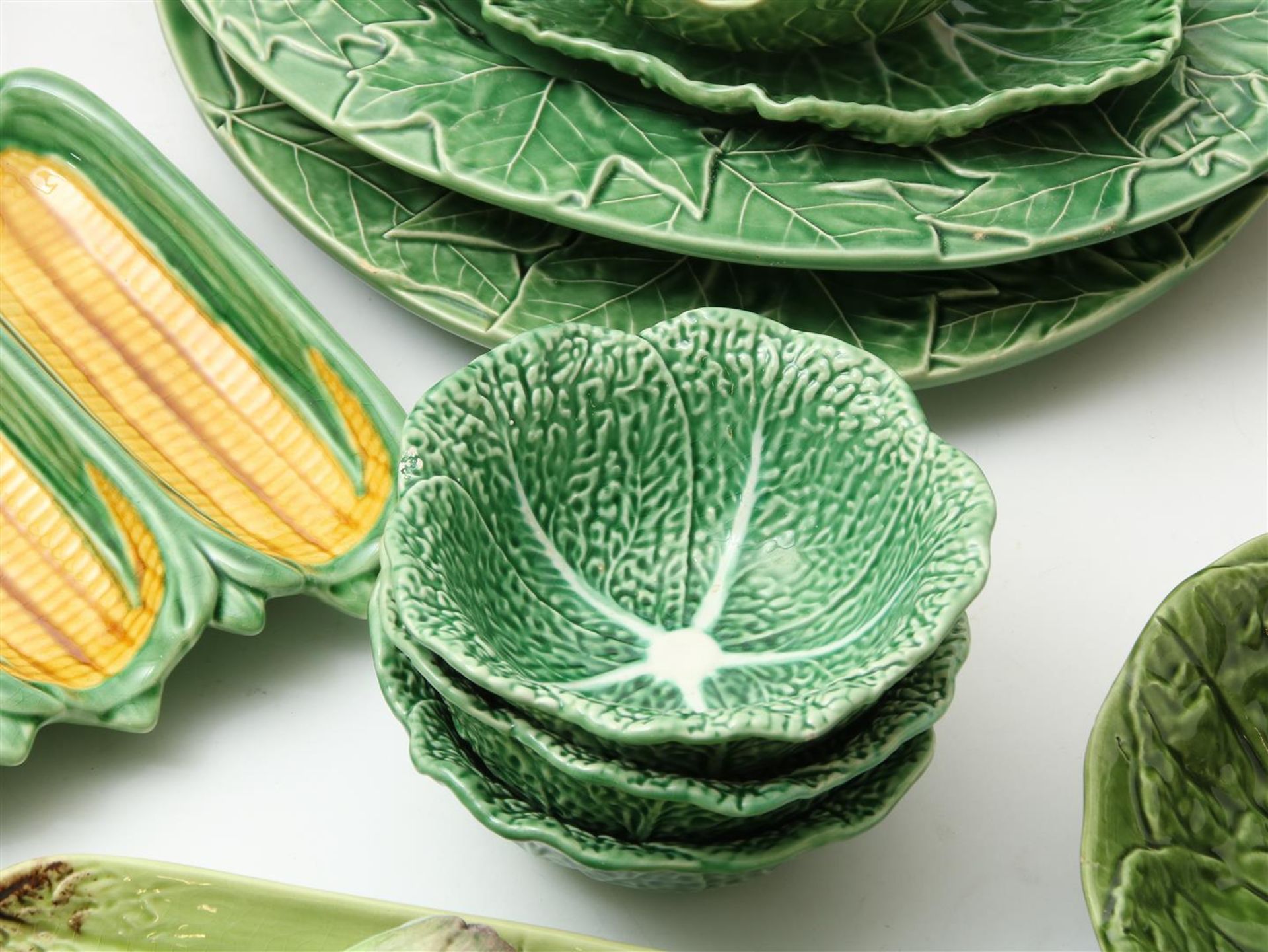 Very extensive (approximately 110-piece) green glazed earthenware cabbage service, including - Image 5 of 13