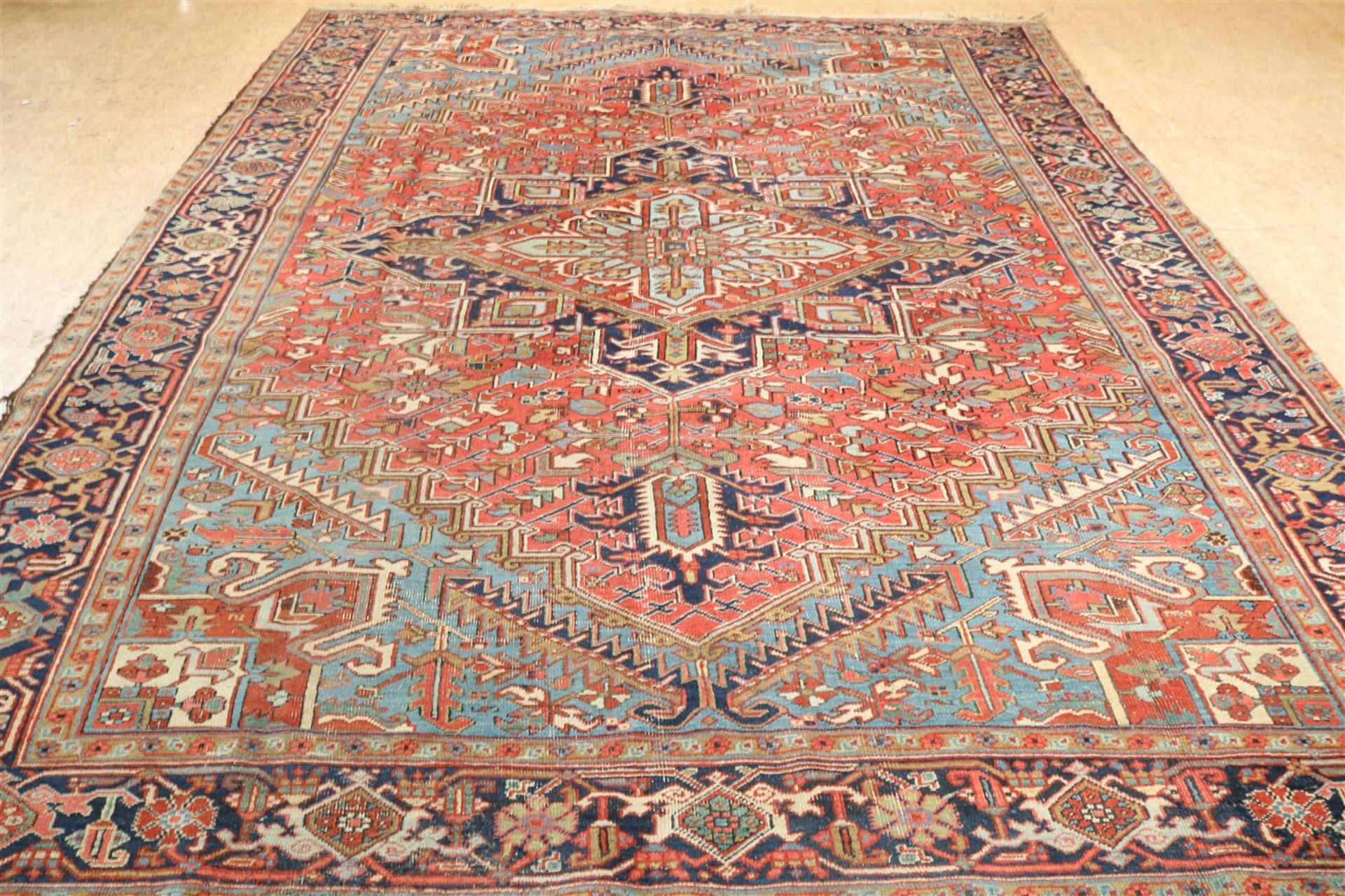 Carpet, Heriz 377 x 267 cm.
