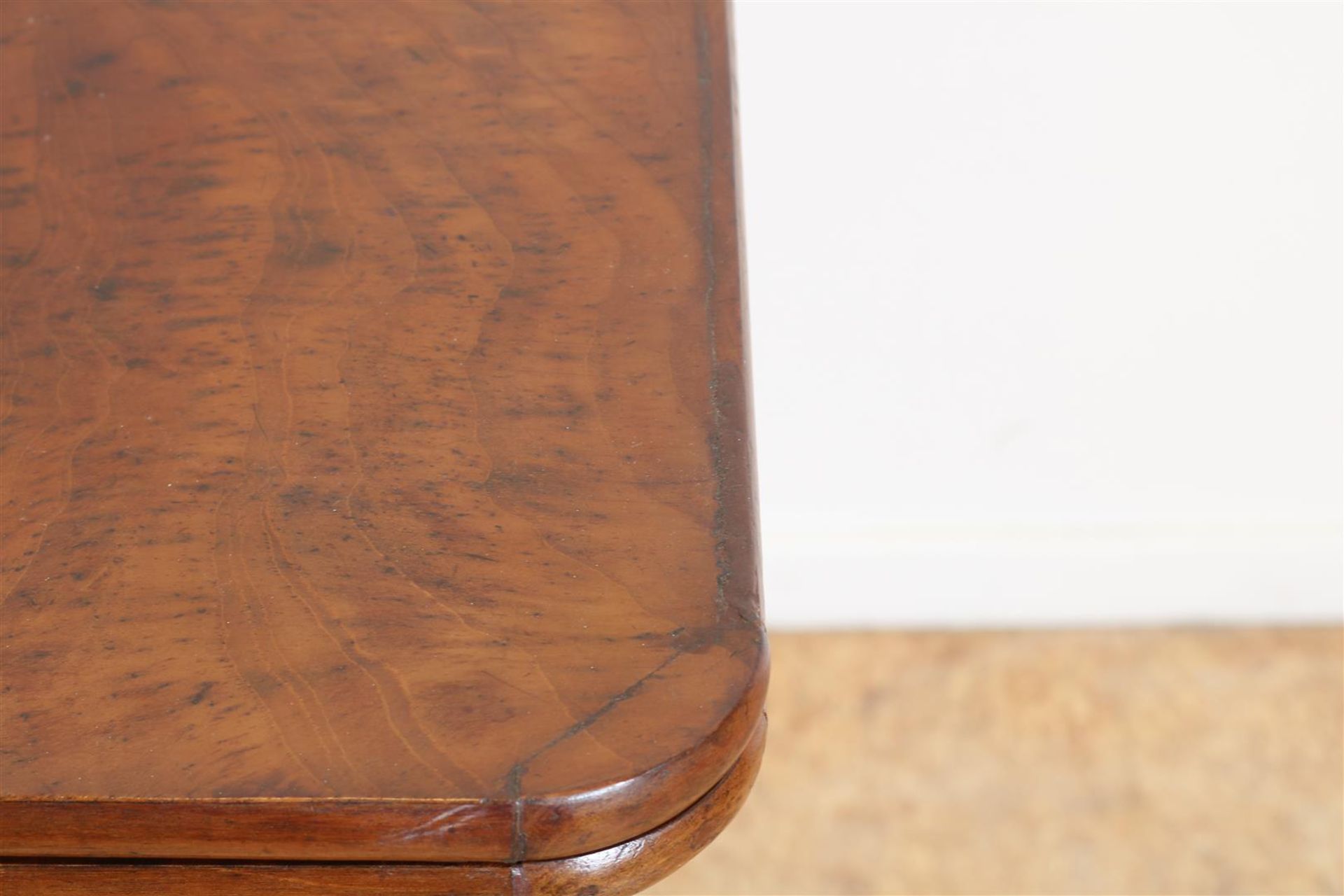 Mahogany gaming table on 4 sprant, 19th century, veneer damage to top, h. 76, w. 82, d. 40 cm. - Image 6 of 6