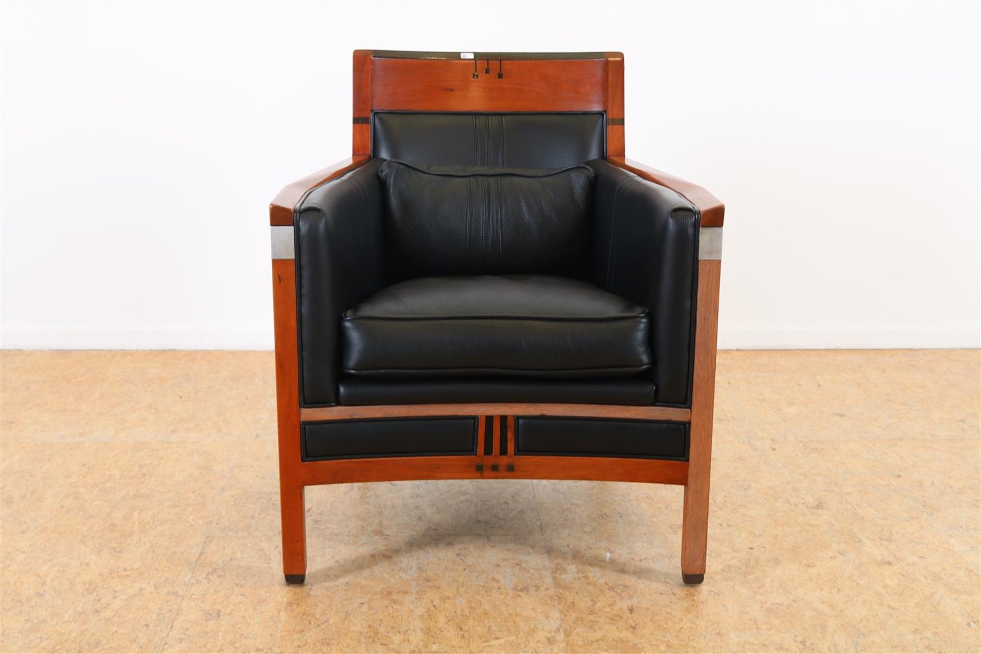 Oak Schuitema decoforma ladies chair with black leather upholstery, model Charles.