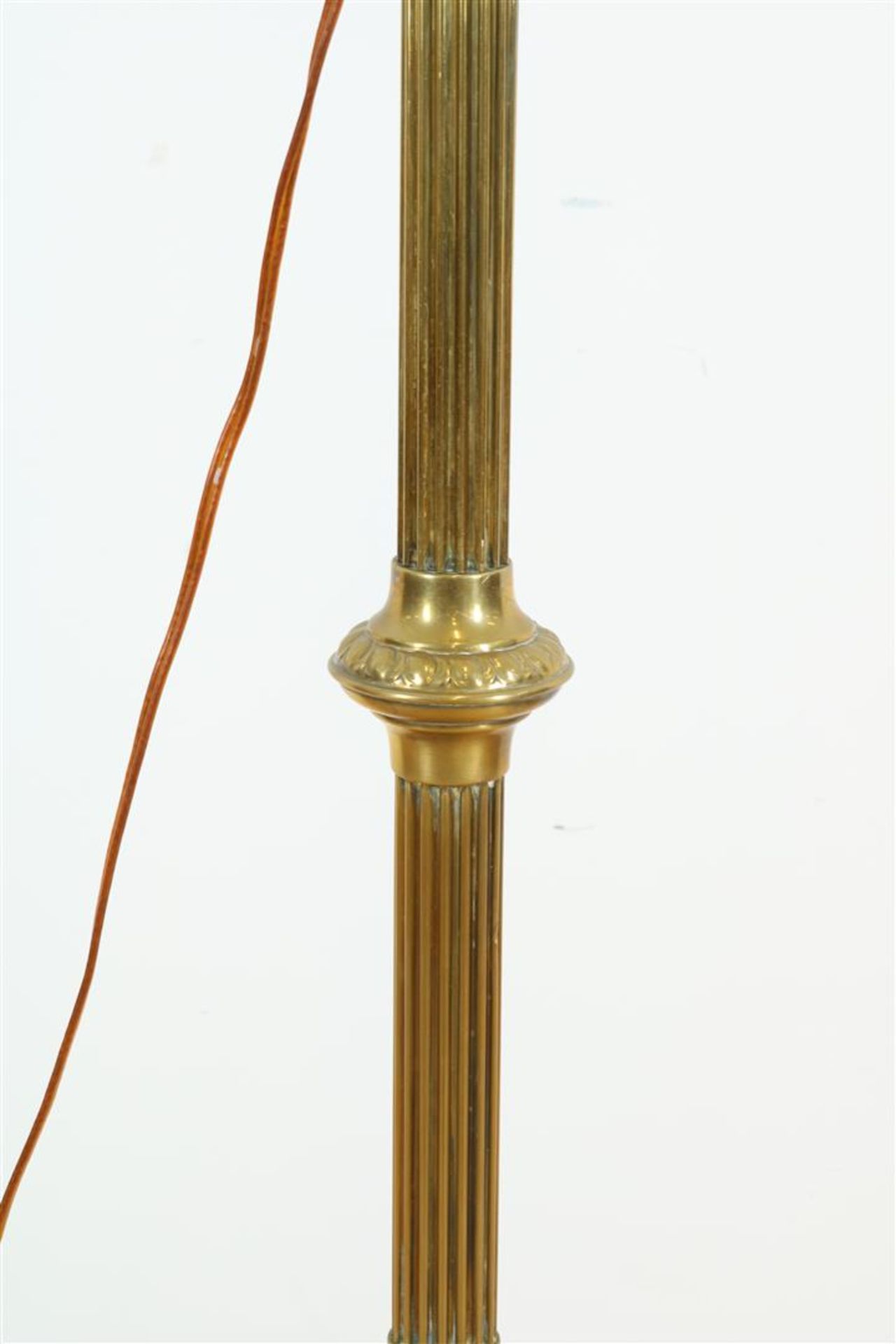 Brass oil lamp converted into a table lamp, circa 1930, 60-80. - Image 3 of 4