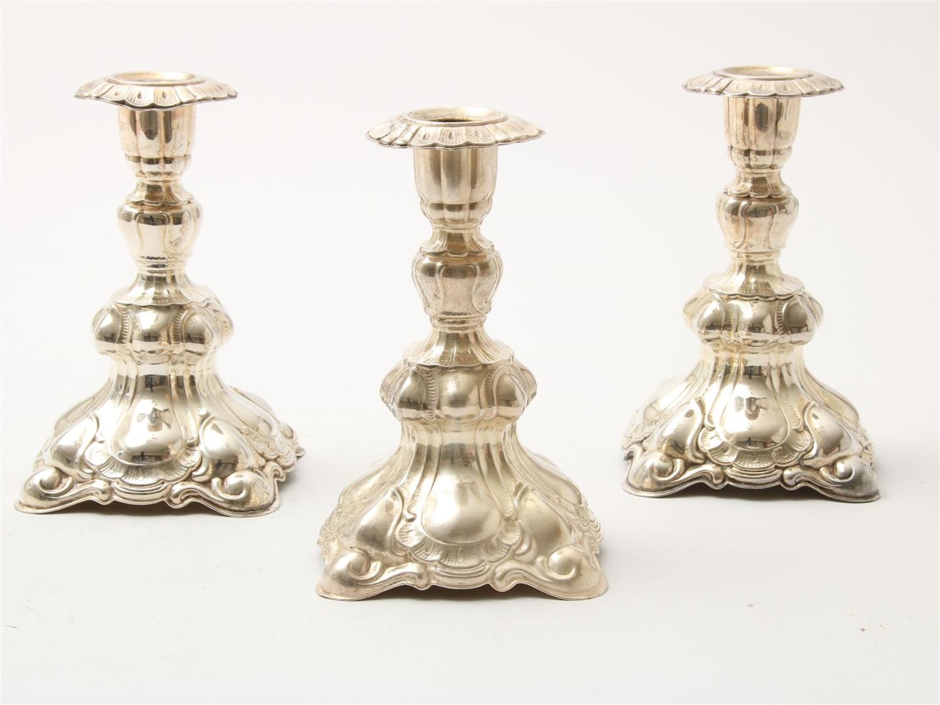 3 silver one-light candlesticks, height 18 cm, gross weight 800 grams.