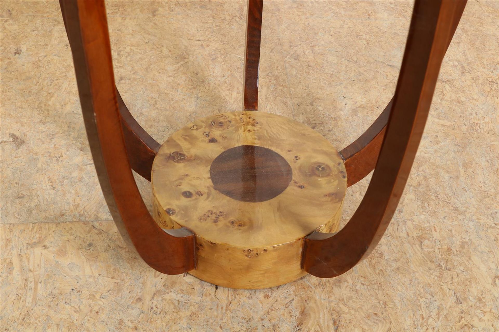 Walnut veneered Art Deco style side table on curved legs connected by plateau, height 61 cm, - Image 4 of 4