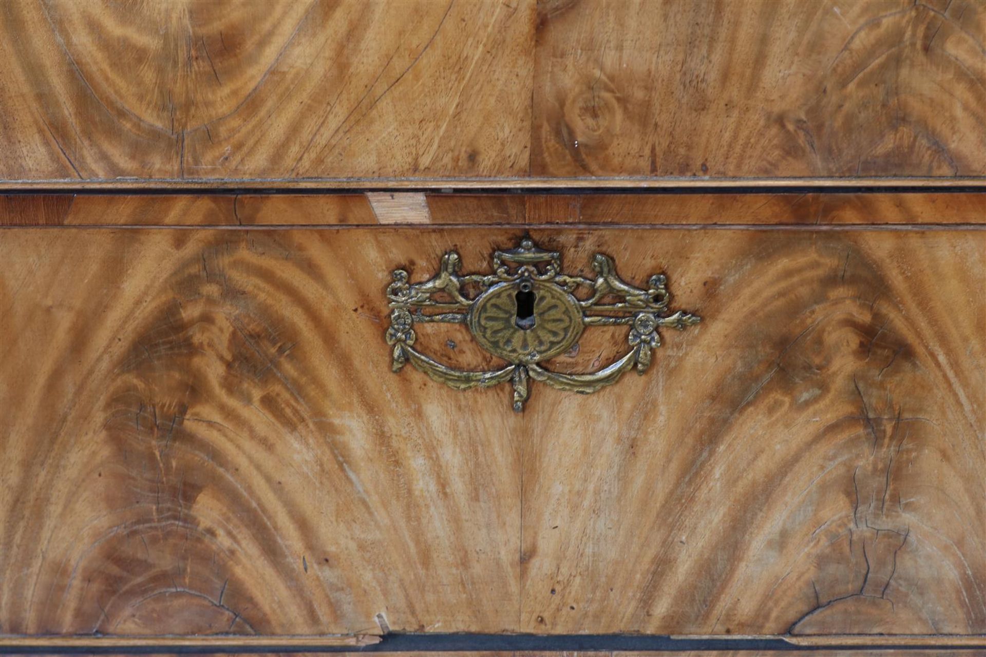 Mahogany Louis XVI cabinet, crowned with carved vase ornament and garlands, 2 panel doors and 3 - Image 7 of 10