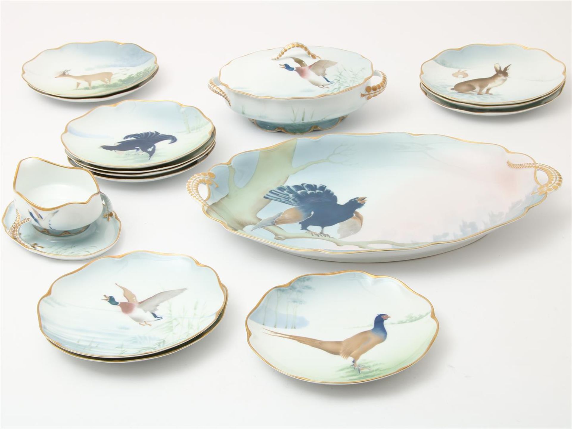 Porcelain hunting service, consisting of 12 plates, tureen, sauce boat and serving bowl with decor