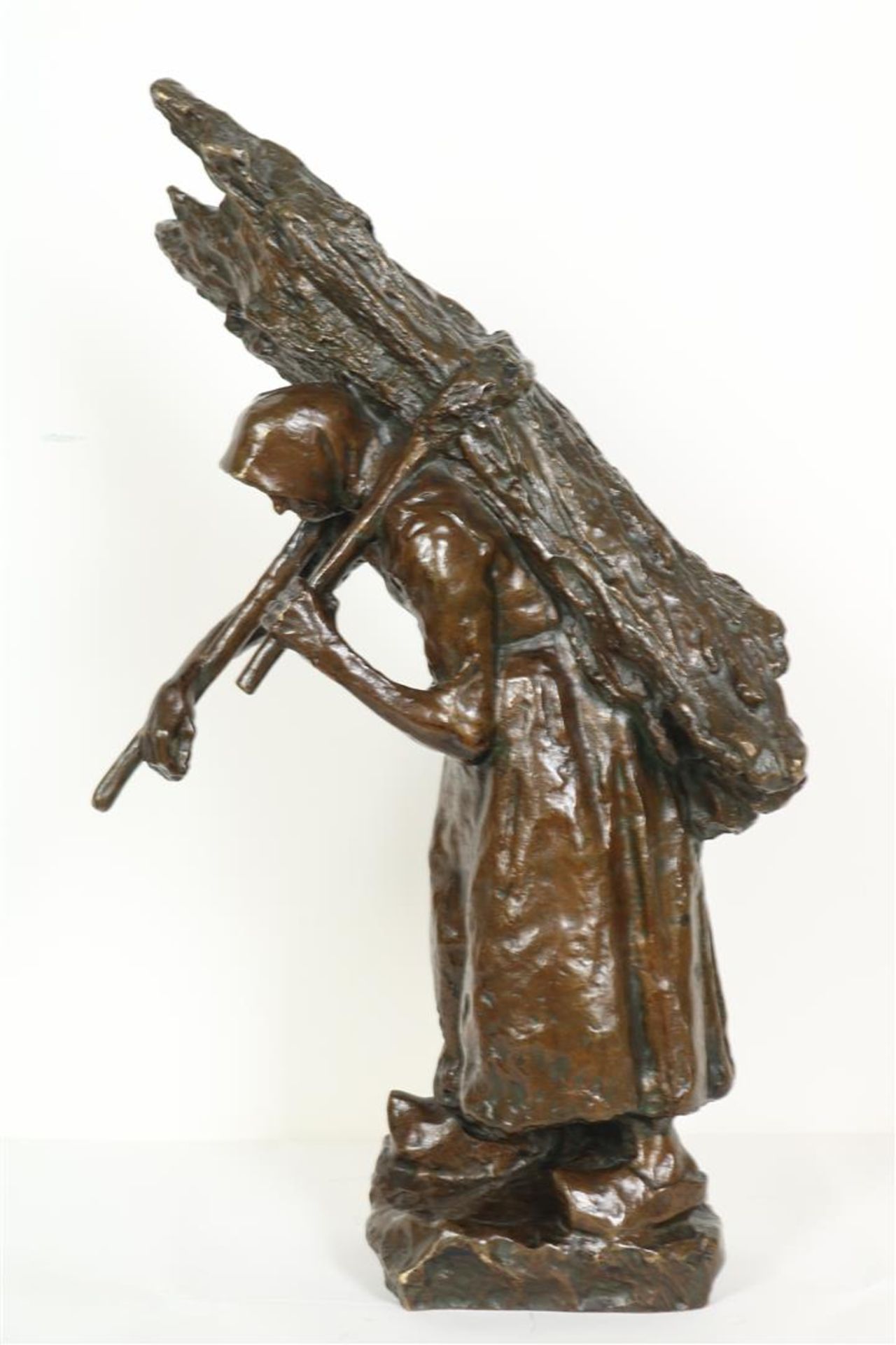 "Charles" Henri Marie van Wijk (1875-1917) Bronze figure of an old farmer's wife carrying - Image 3 of 5