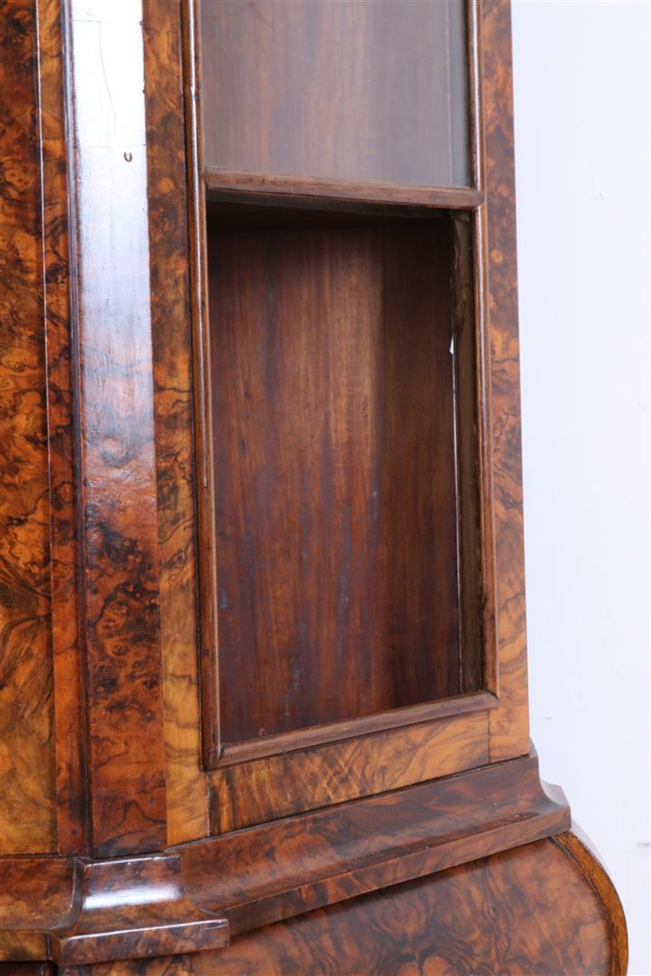 Burr walnut Louis XV-style China cabinet with corrugated crest single-pane glass door on 3 commanded - Image 6 of 6