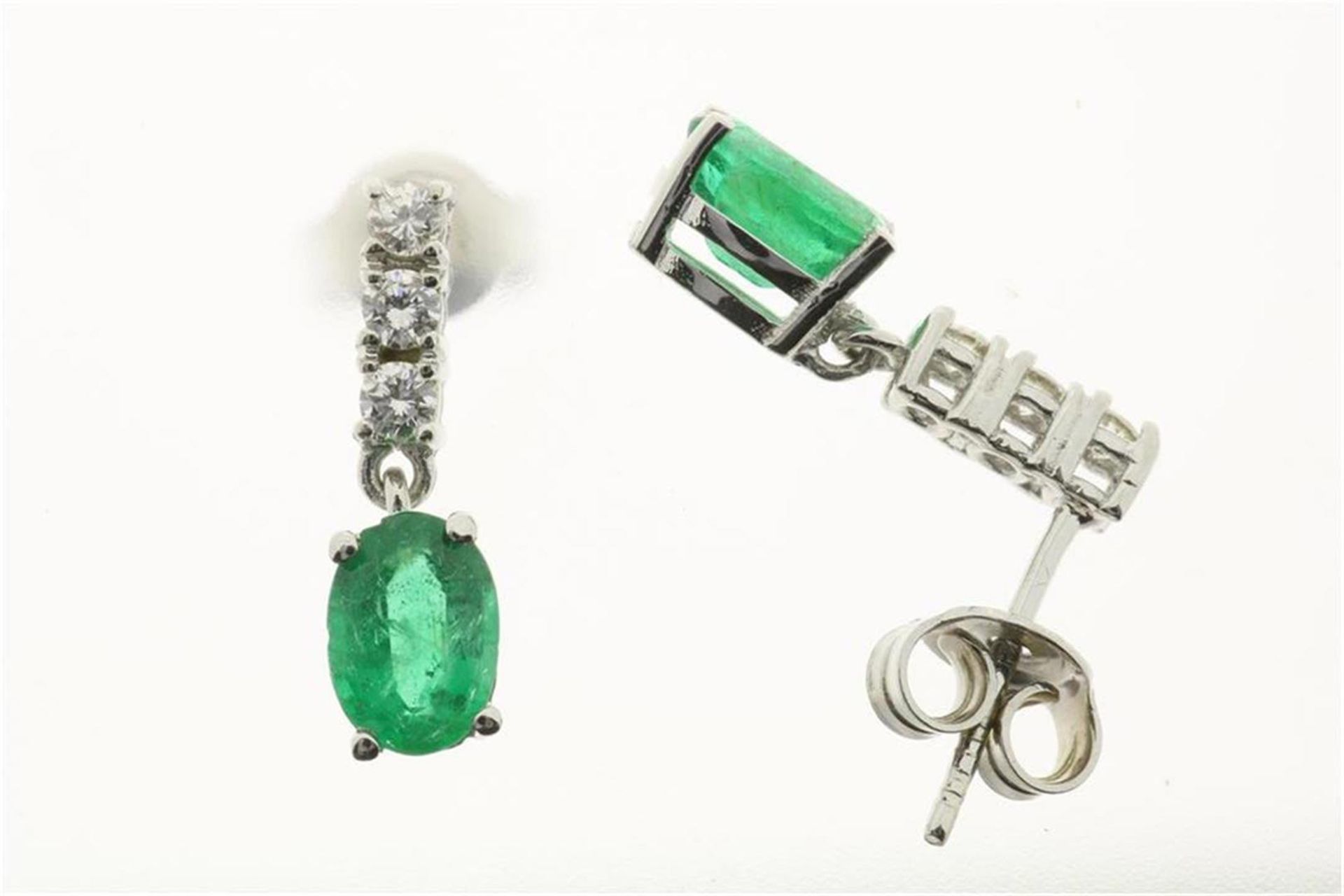 White gold earrings with emerald and diamonds