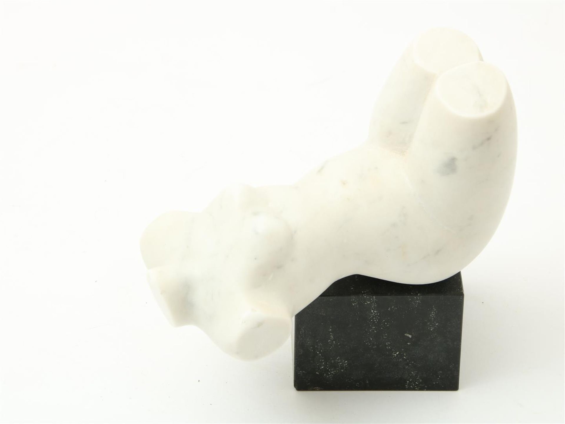 Marble sculpture of female nude  - Bild 3 aus 4