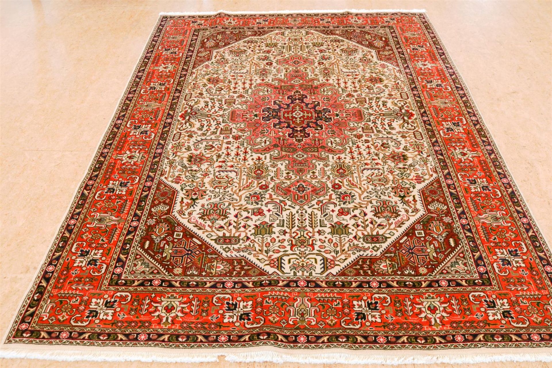 Carpet, Tabriz, 285 x 200 cm.