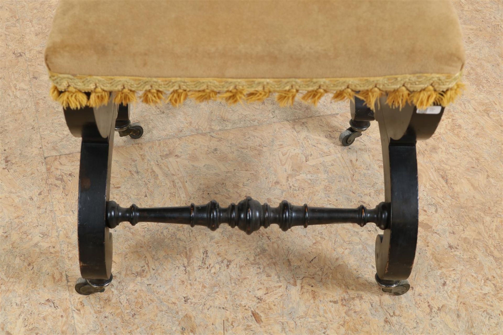 Black lacquered wooden table - Bild 3 aus 4