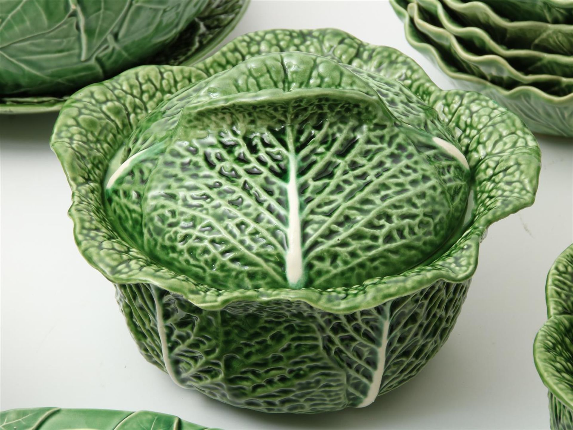 Very extensive (approximately 110-piece) green glazed earthenware cabbage service, including - Image 13 of 13