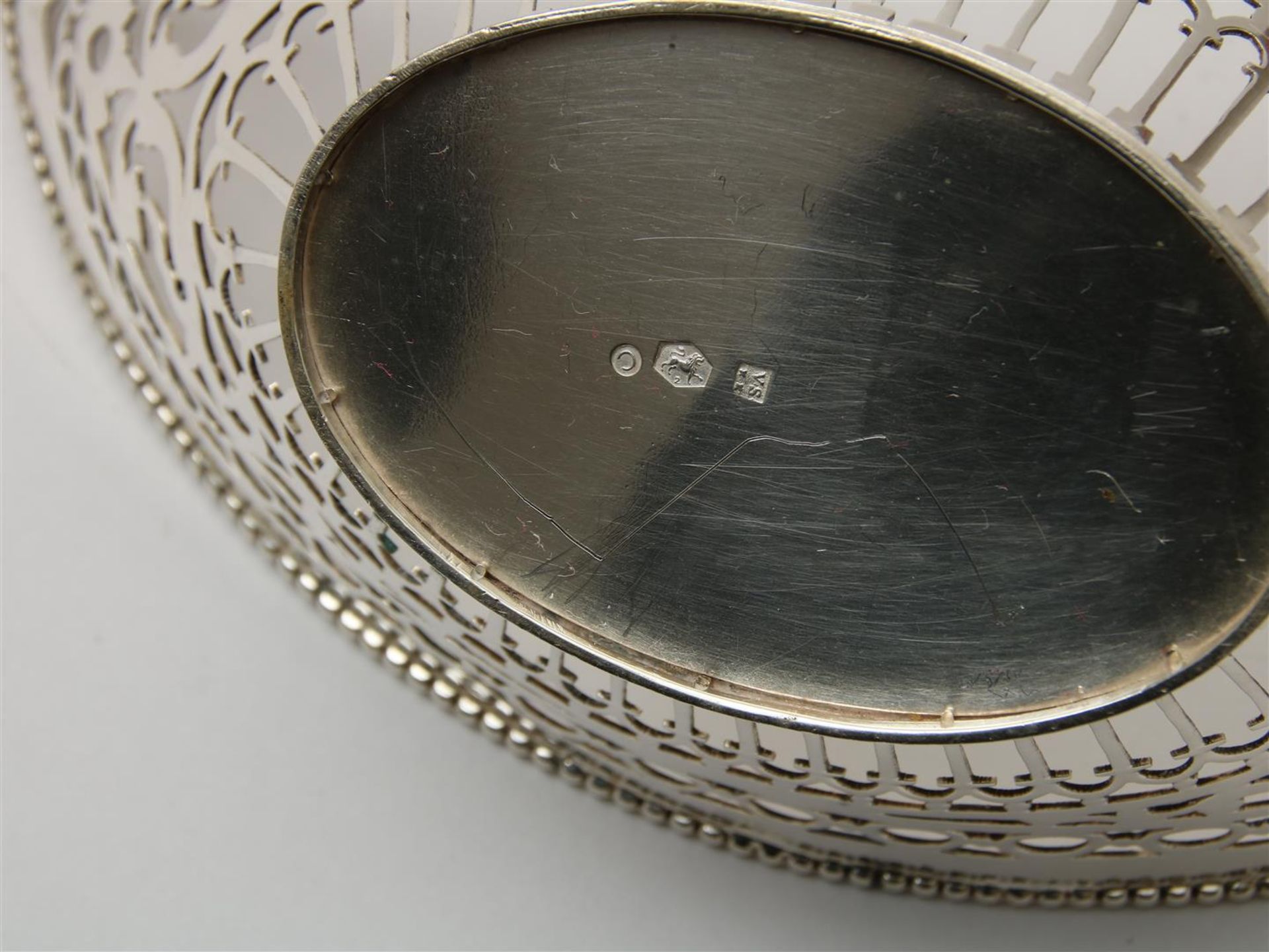 Lot with 3 silver baskets, including openwork and trimmed with pearl rim, grade 835/000, Dutch - Image 4 of 4