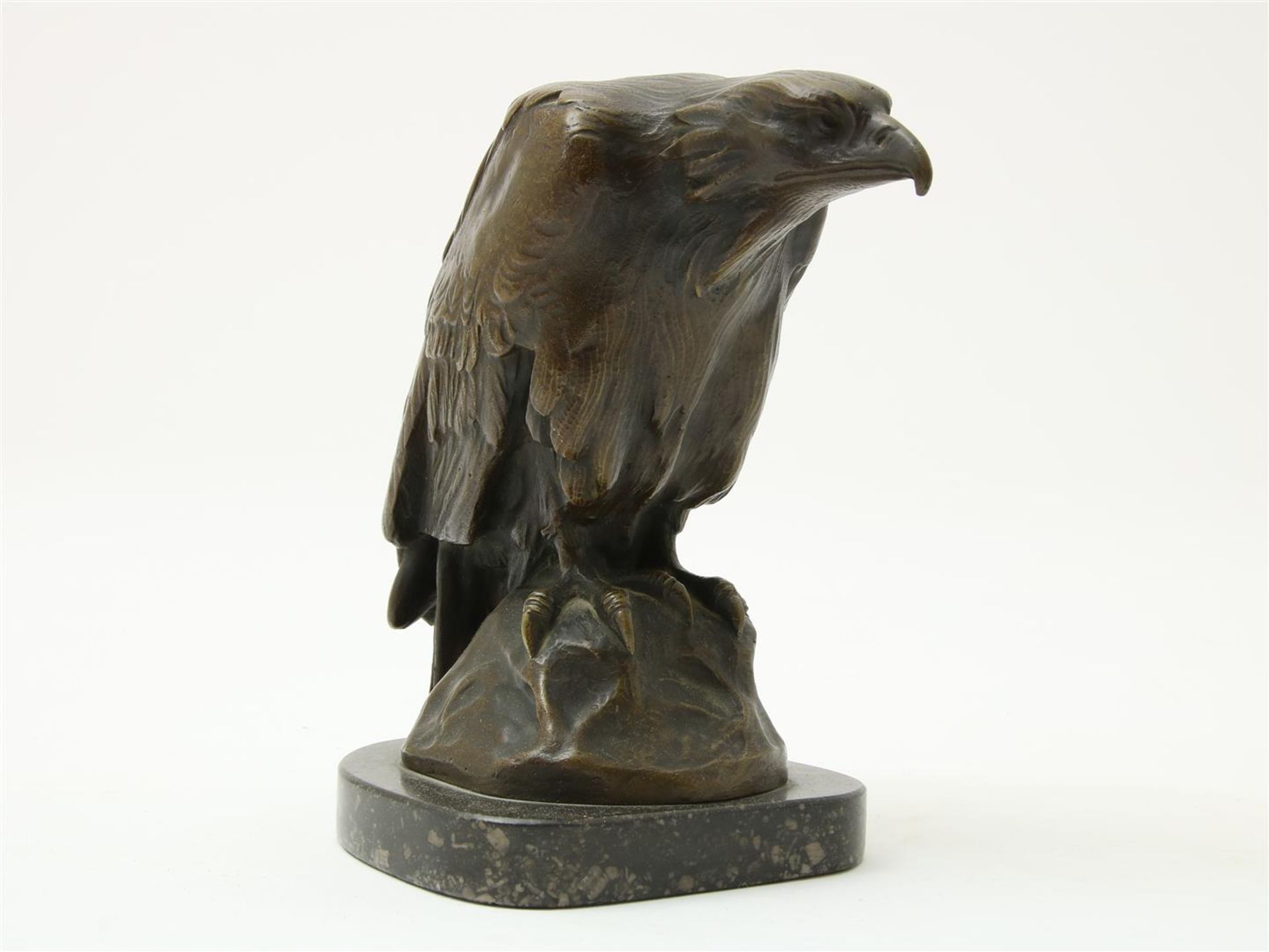 Condor on rock, signed Kohl (=Gustav Kohl), bronze sculpture on marble base, height 18 cm.
