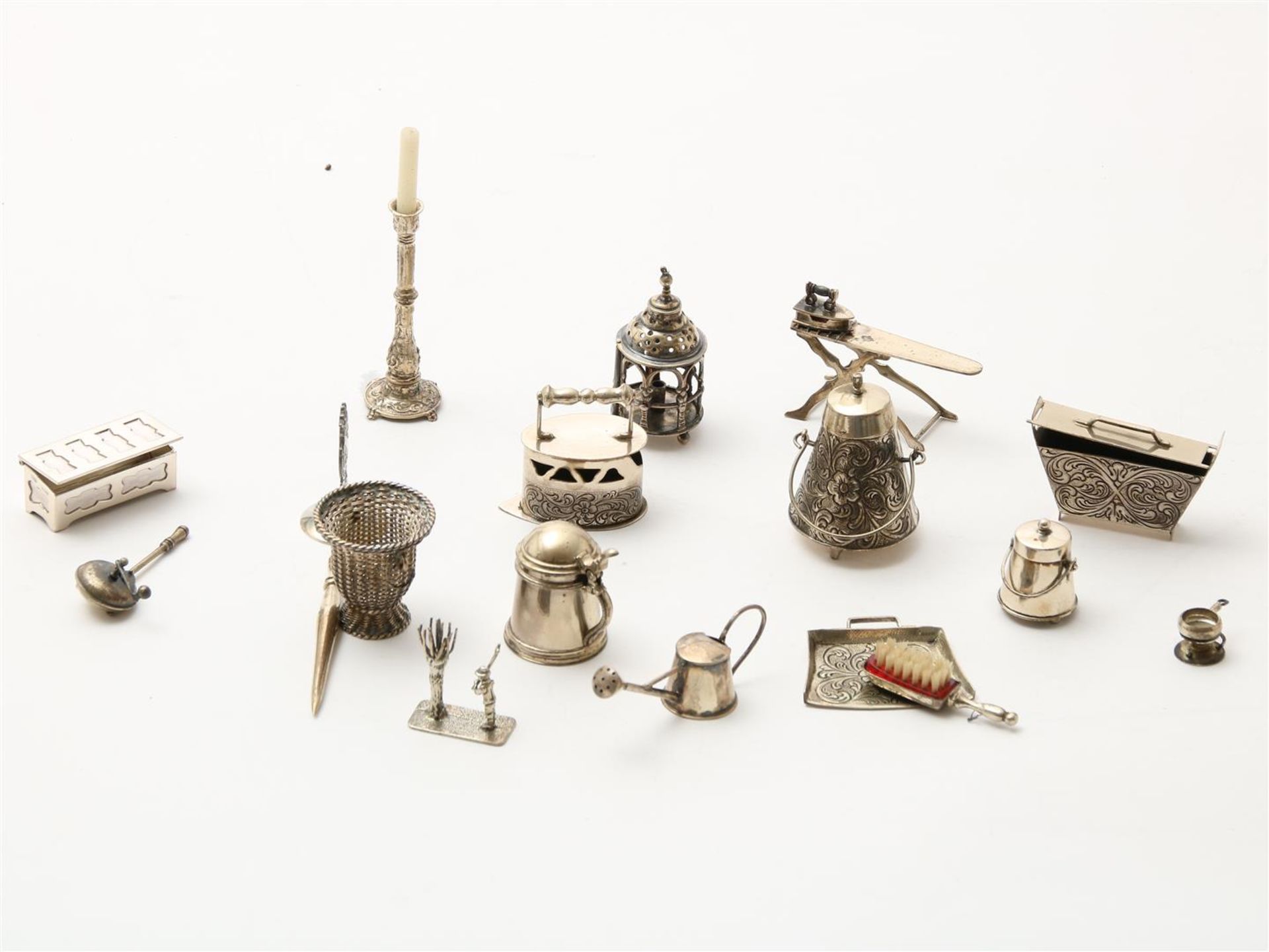 Lot with silver miniatures
