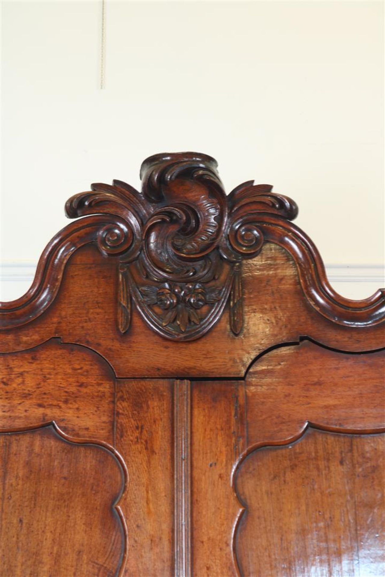 Oak Louis XV cabinet with carved ornament in double curved hood, 2 panel doors on 3 curved drawers - Image 3 of 6