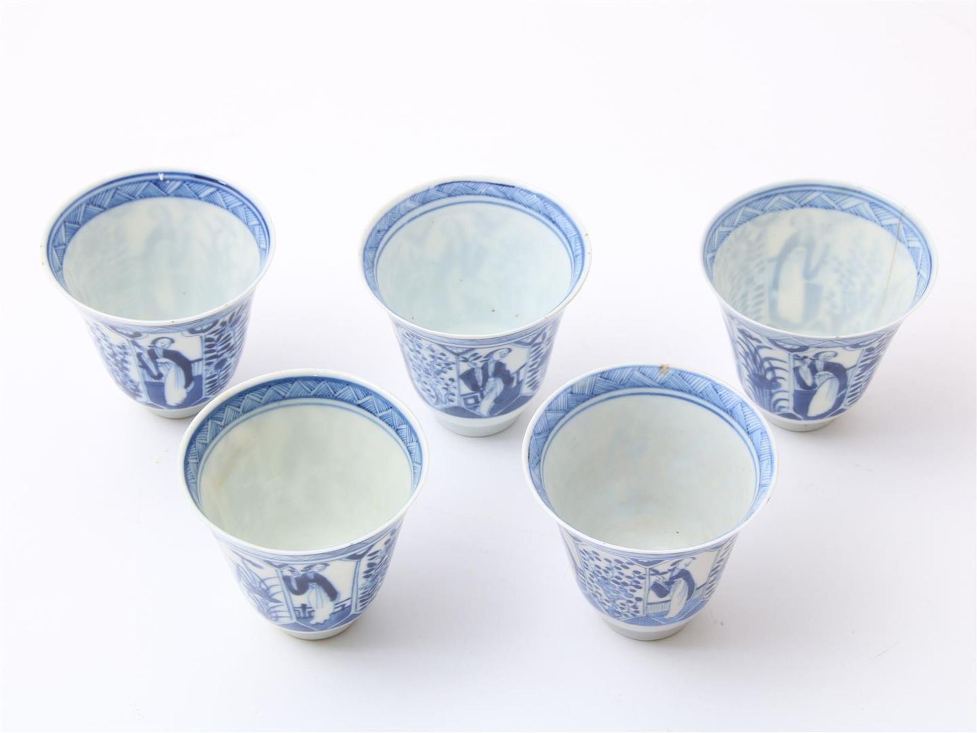 5 porcelain cups (1 hairline and 1 with chip) and six saucers (1 with chip, 1 glued) decorated in - Image 5 of 10