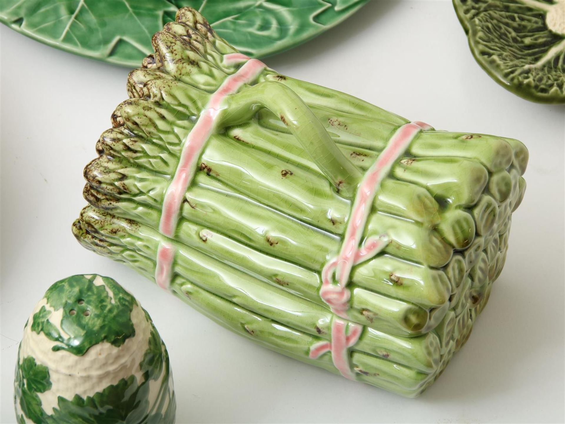 Very extensive (approximately 110-piece) green glazed earthenware cabbage service, including - Image 3 of 13