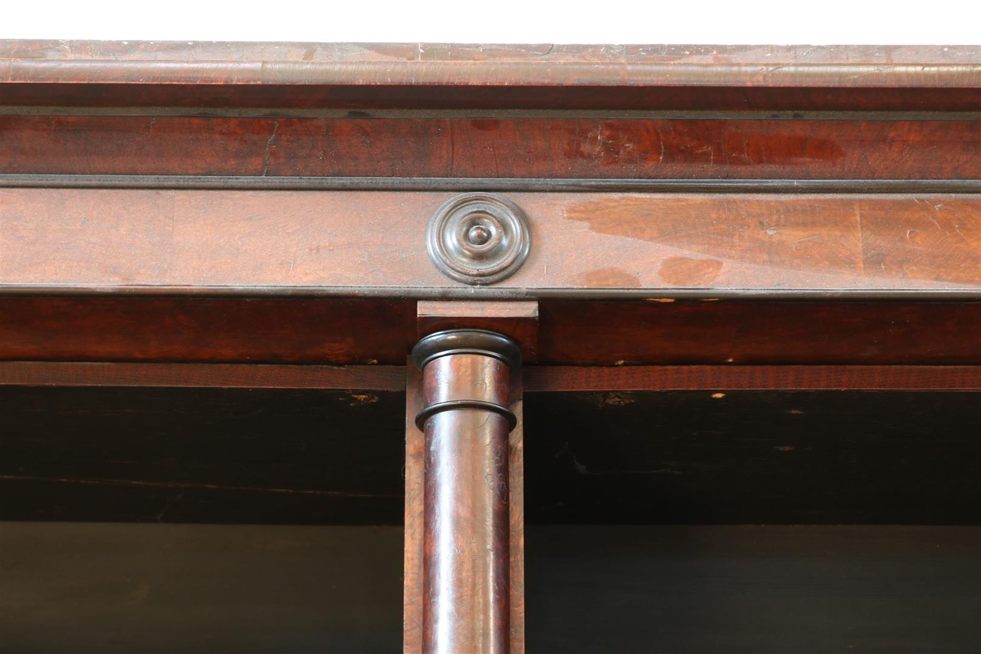 Walnut on oak veneered George bookcase with straight hood, upstand with 5 open compartments - Image 4 of 6