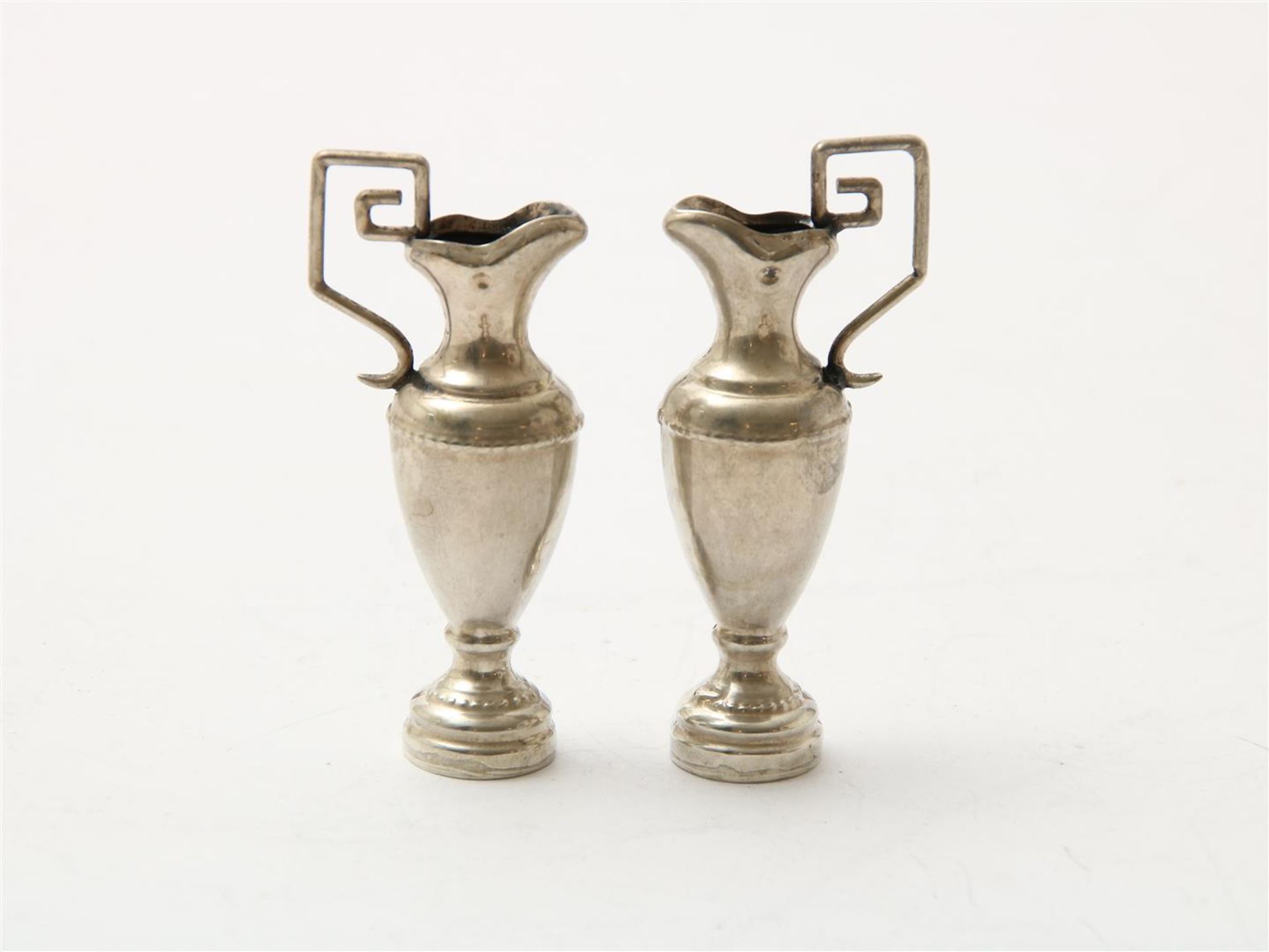 Set of silver dollhouse miniatures as amphora, Dutch cl.