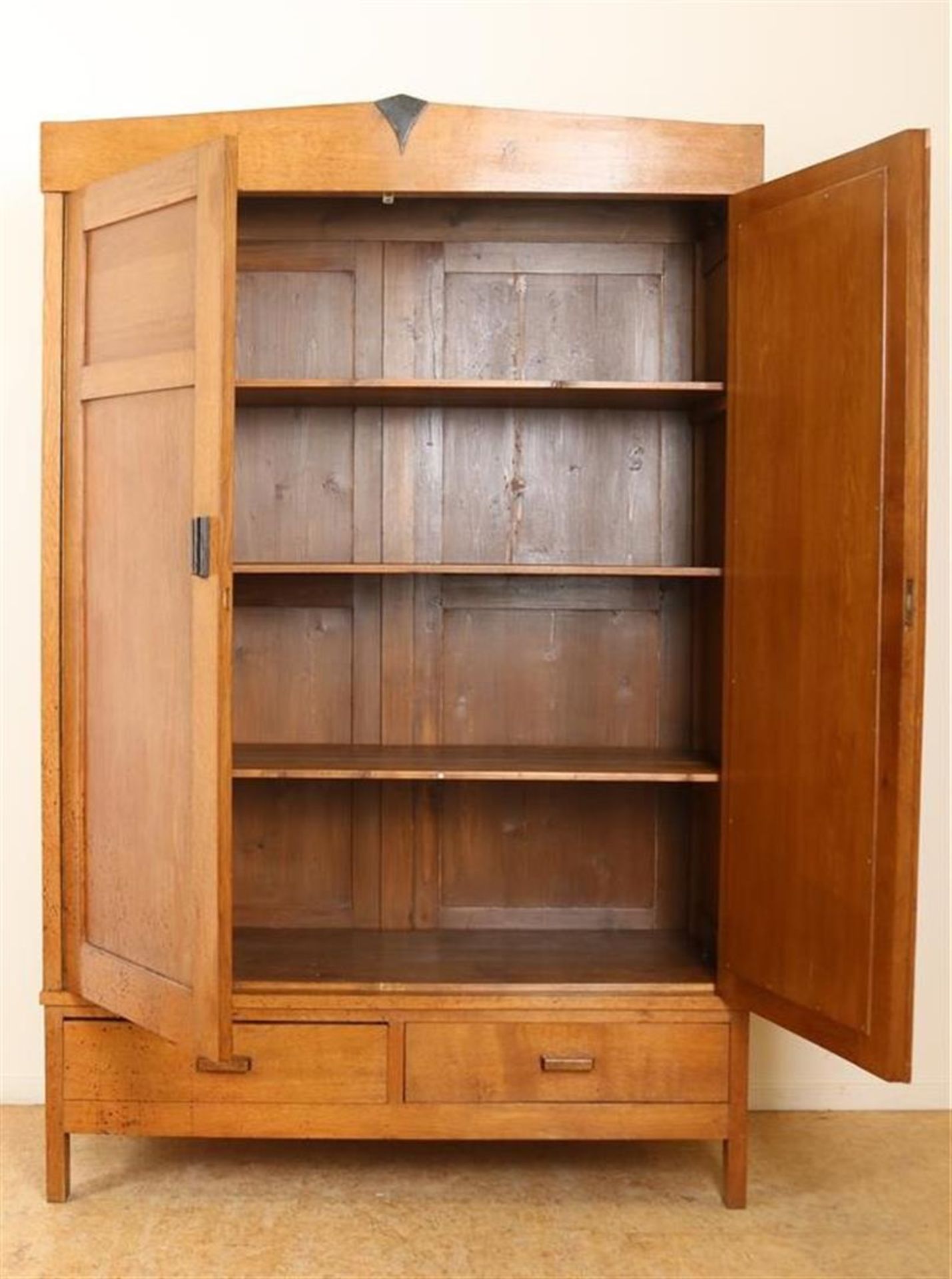 Oak Amsterdam School linen cupboard with cut mirror and panel door and drawer, ca. 1925, h. 203, - Image 2 of 5
