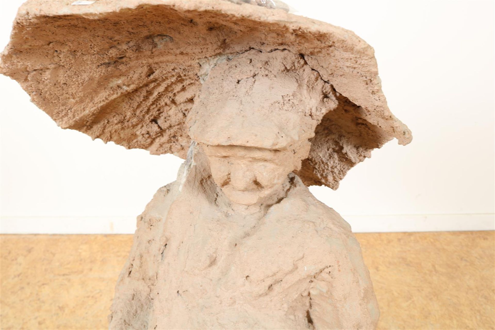 Ceramic sculpture of a farmer under umbrella (broken), attributed to Tineke Bot (1945), unsigned, h. - Image 2 of 4