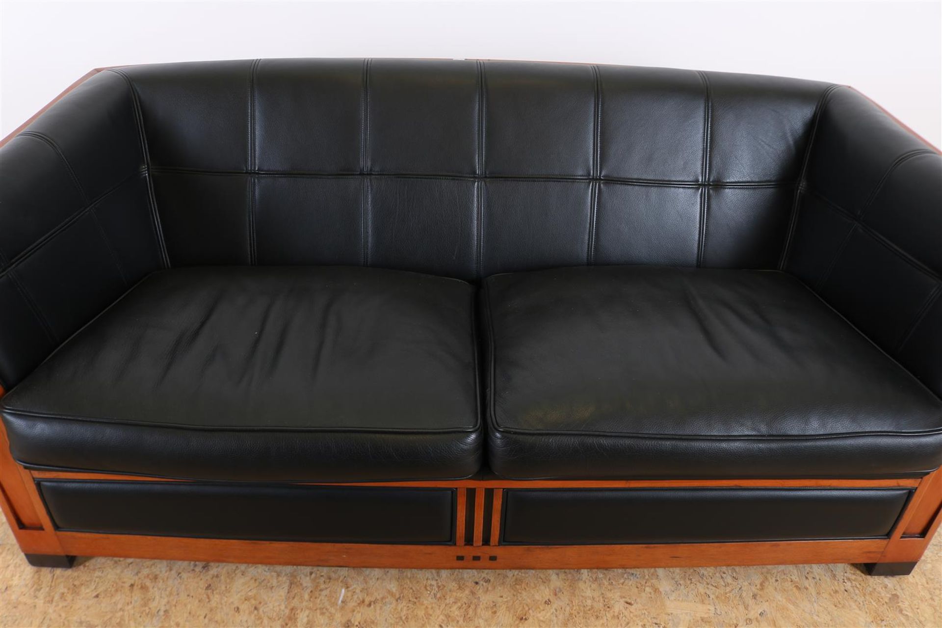 Oak Schuitema decoforma 2-seater sofa with black leather upholstery, model Lawrence, h. 71, w. - Image 2 of 5