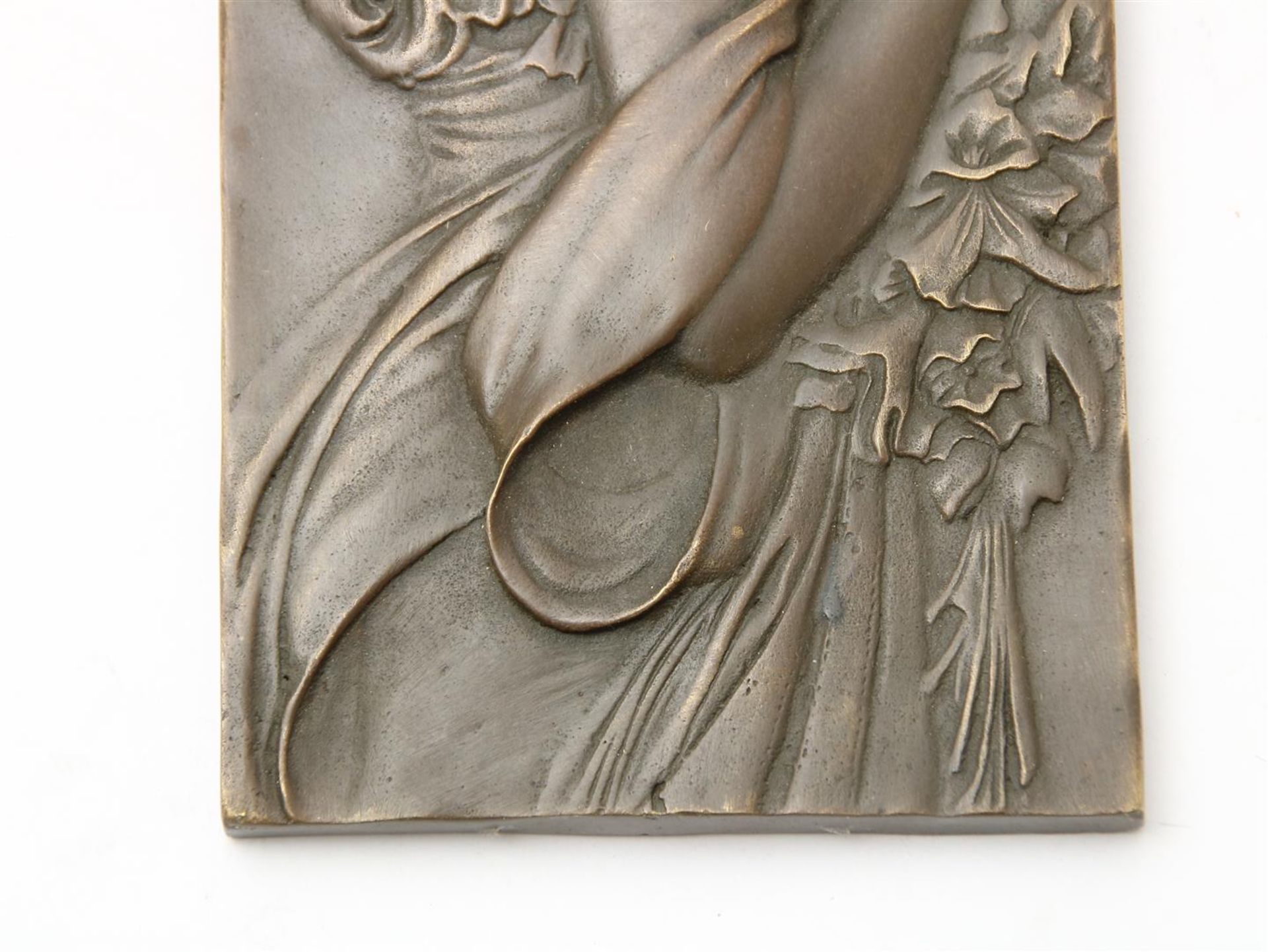 Set of bronze Art Nouveau-style plaques with relief decor of female figures, after Mucha, 23 x 9 - Image 3 of 5