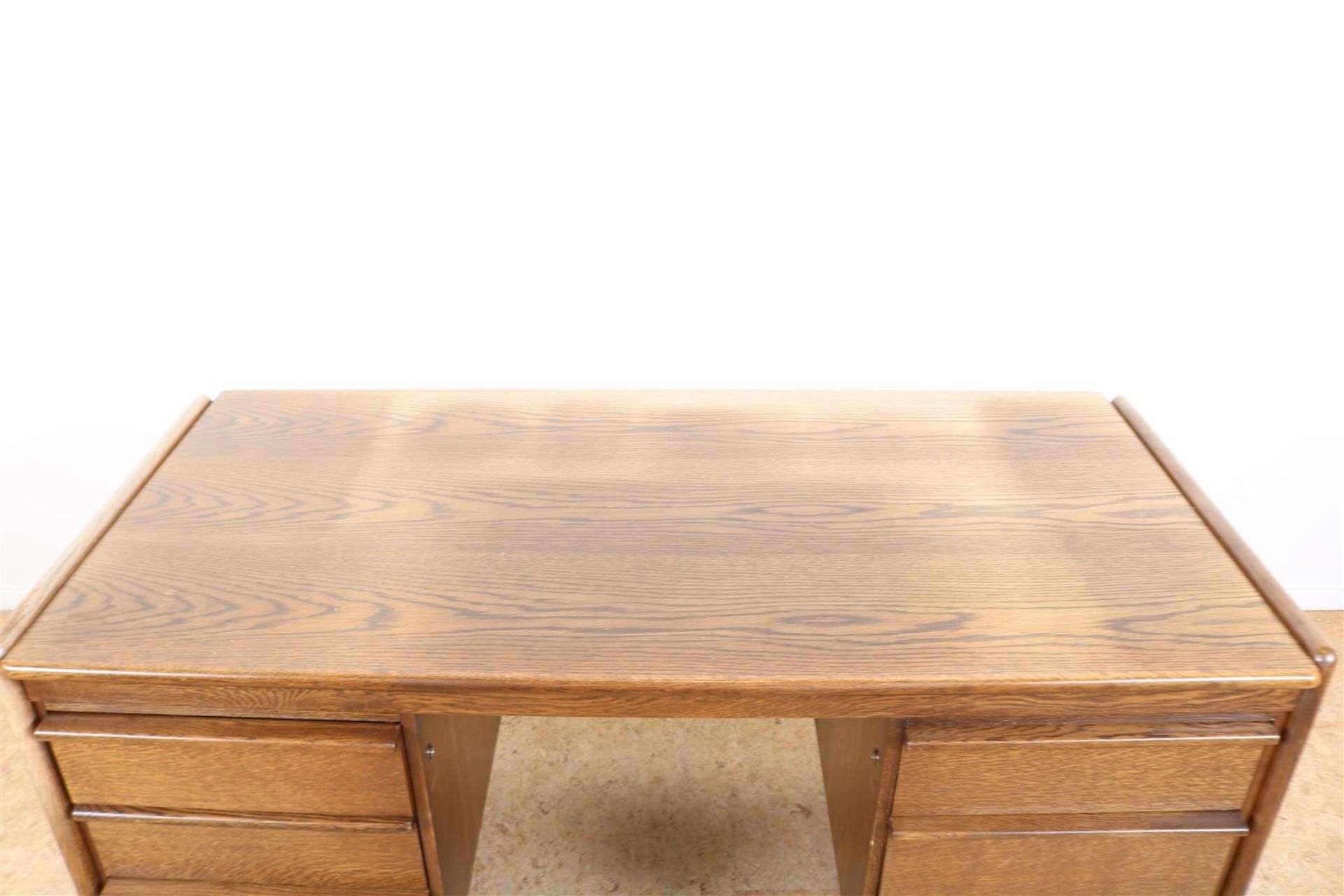 Veneered oak vintage desk with 5 drawers, 1970s, h. 77, bro. 176, d. 75 cm. (no key available) - Image 2 of 5