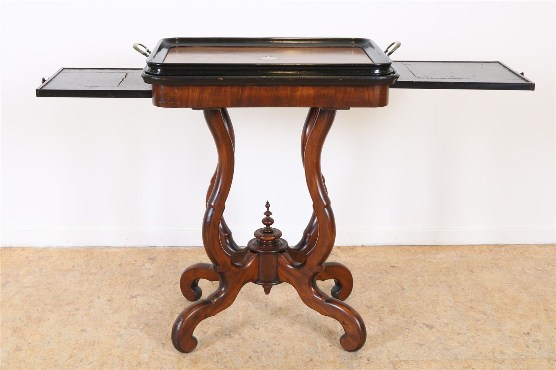 Mahogany Willem III butler table, loose tray with copper inlay on spider head base and 2 side trays, - Image 2 of 6