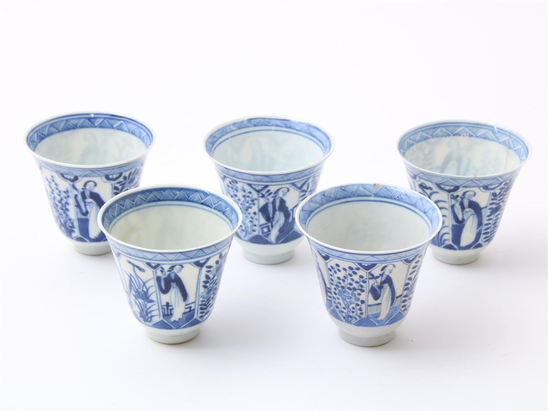 5 porcelain cups (1 hairline and 1 with chip) and six saucers (1 with chip, 1 glued) decorated in - Image 4 of 10