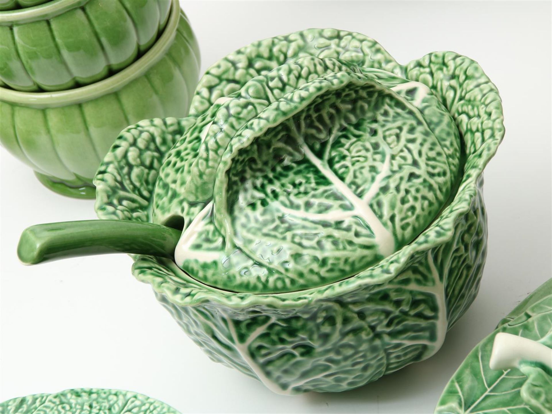 Very extensive (approximately 110-piece) green glazed earthenware cabbage service, including - Image 9 of 13