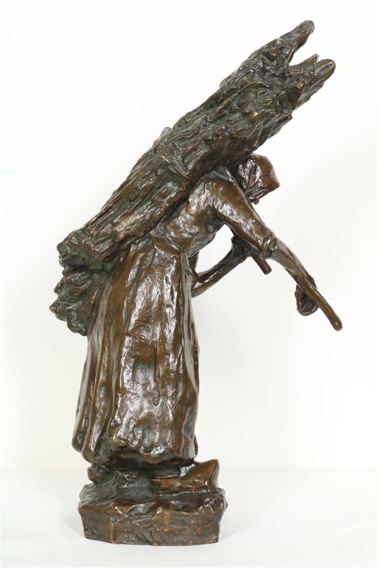 "Charles" Henri Marie van Wijk (1875-1917) Bronze figure of an old farmer's wife carrying - Image 4 of 5