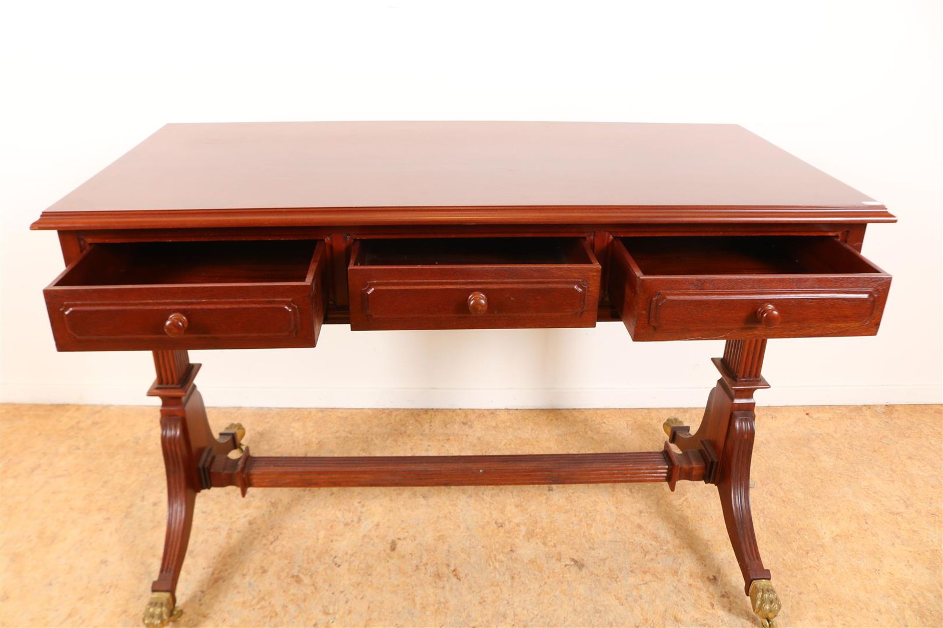 Mahogany side table - Bild 3 aus 5