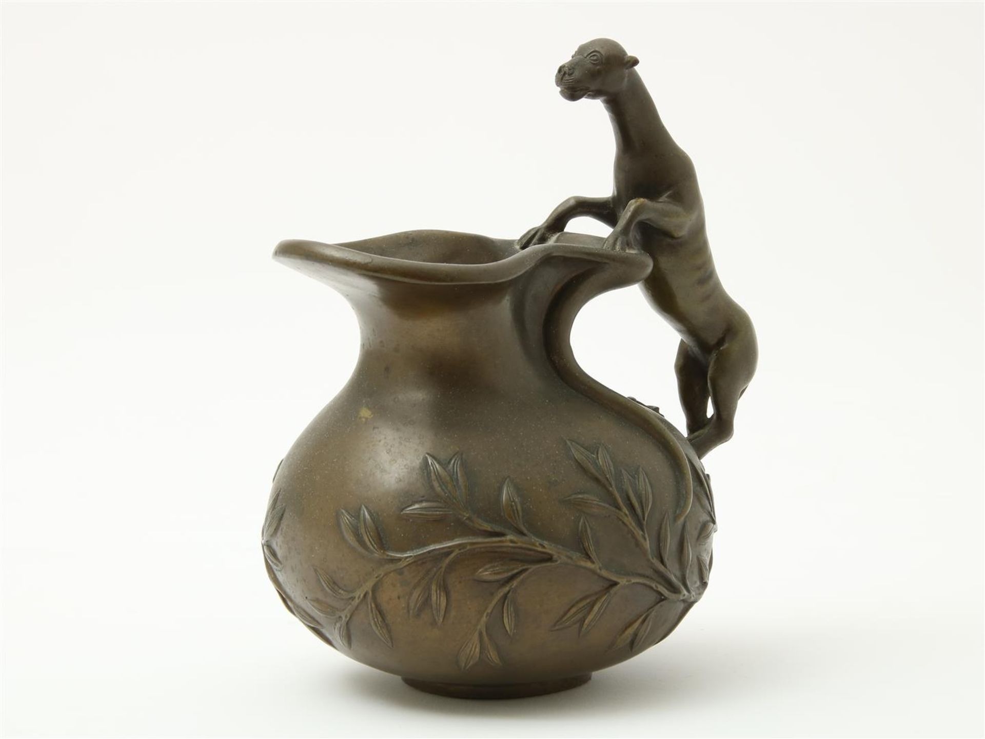 Bronze Art Nouveau jug with panther as a handle and with embossed decor of leaves, height 18 cm. - Image 2 of 3