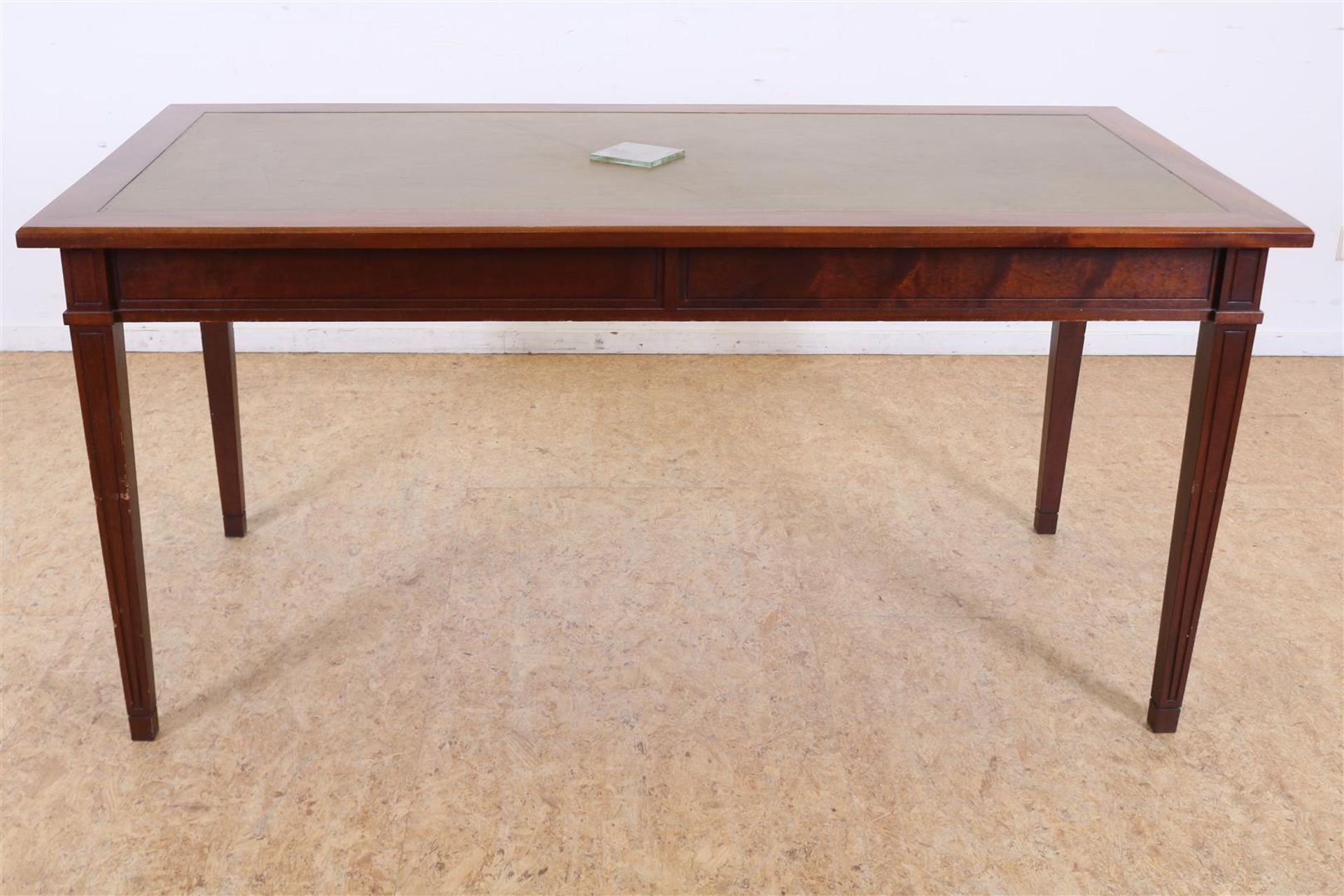 Mahogany desk with green inlaid top on tapered legs, h. 77, w. 160, d. 80 cm. (glass plate glued