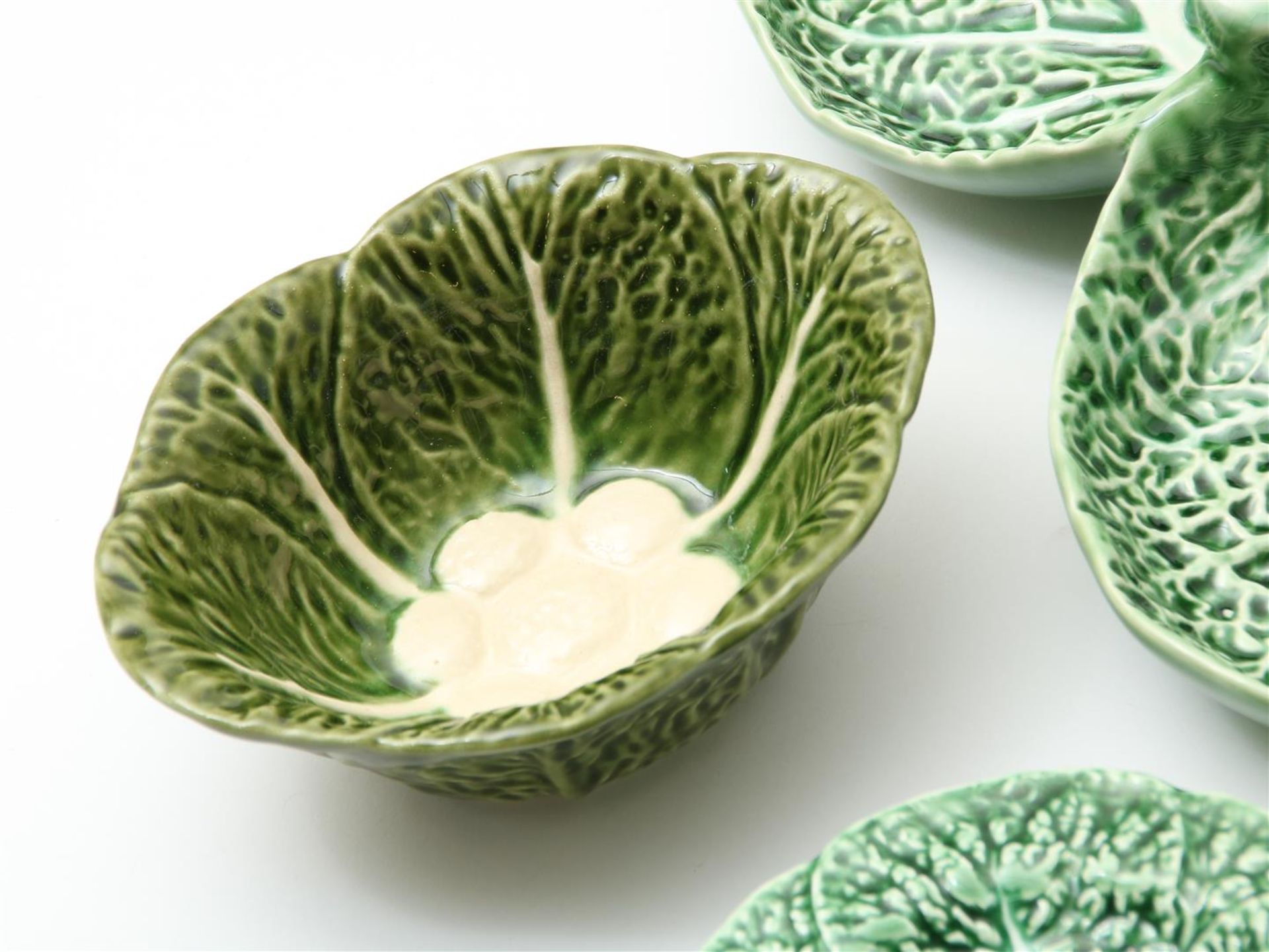Very extensive (approximately 110-piece) green glazed earthenware cabbage service, including - Image 8 of 13