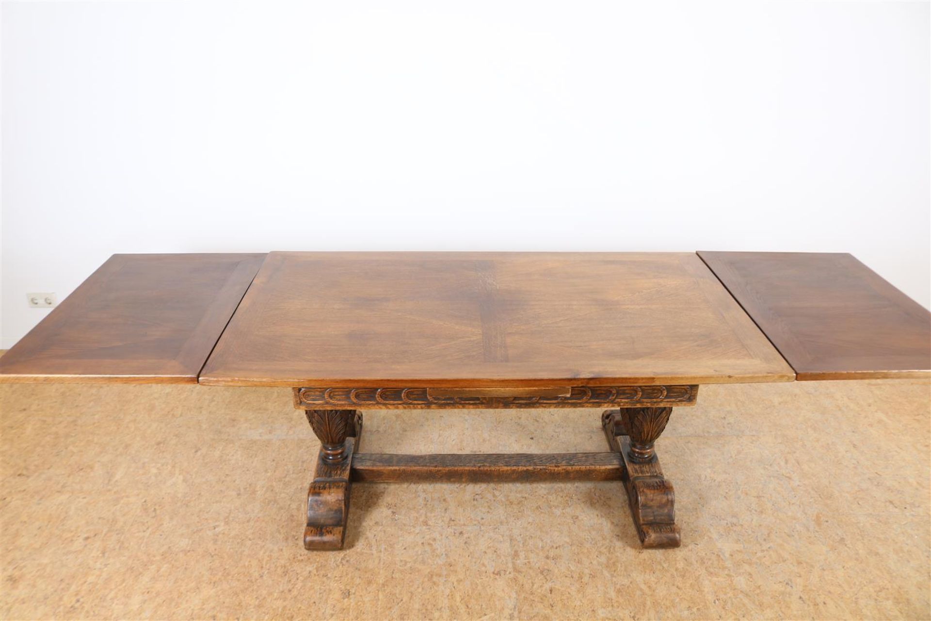 Oak Renaissance-style wings table - Bild 4 aus 5