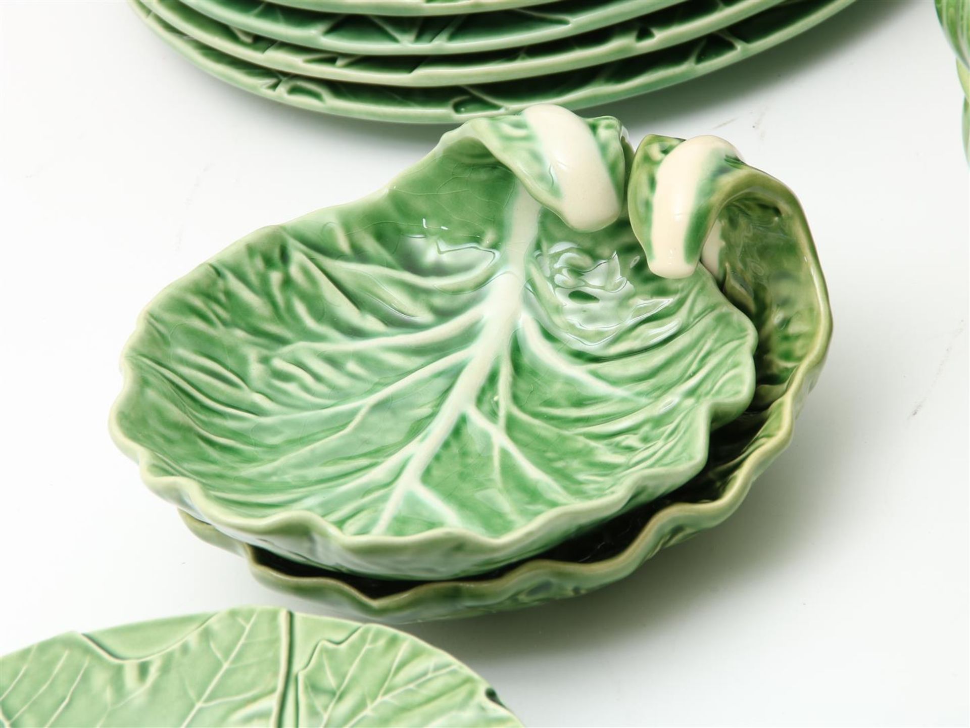 Very extensive (approximately 110-piece) green glazed earthenware cabbage service, including - Image 10 of 13