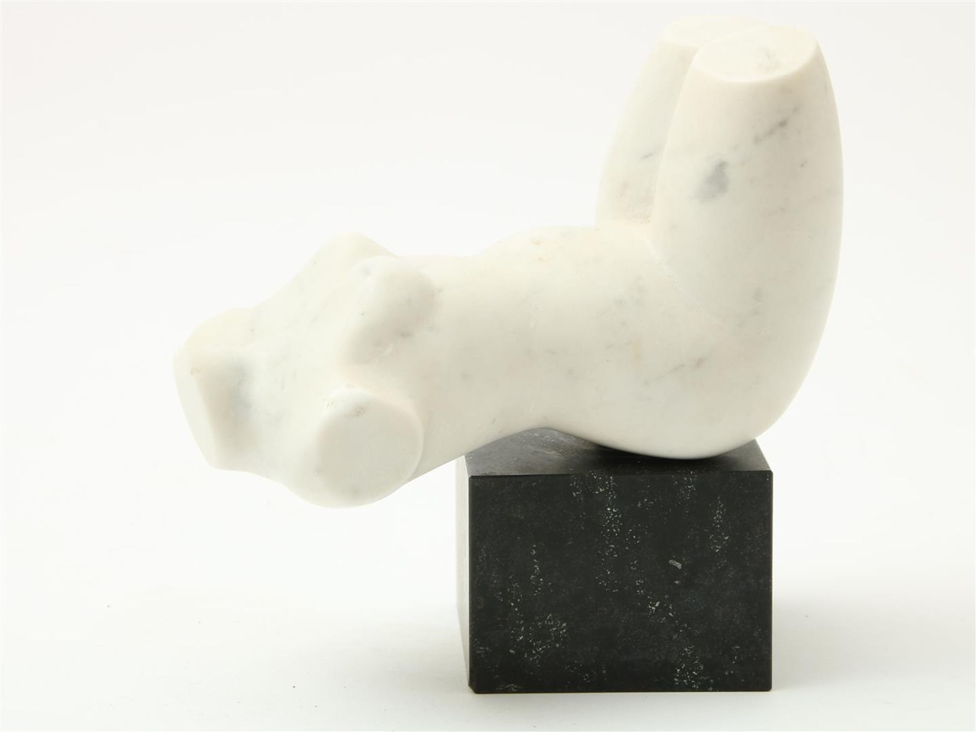 Marble sculpture of female nude  - Bild 2 aus 4