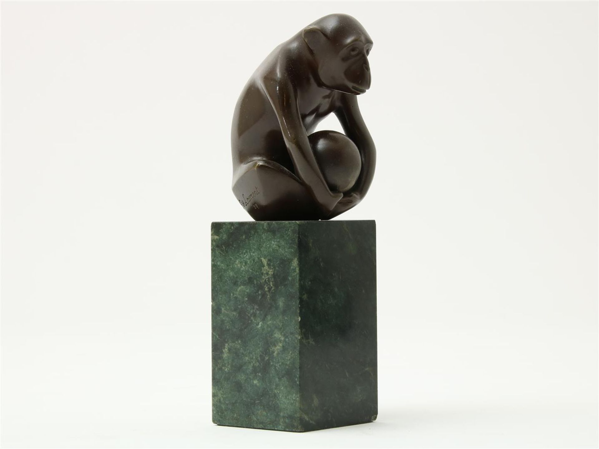 Georges H. Laurent Art-deco monkey with ball, signed, bronze sculpture on marble base, height 21 - Image 2 of 4