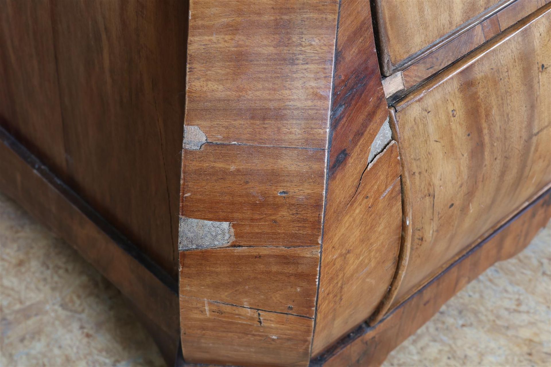 Mahogany Louis XVI cabinet, crowned with carved vase ornament and garlands, 2 panel doors and 3 - Image 9 of 10