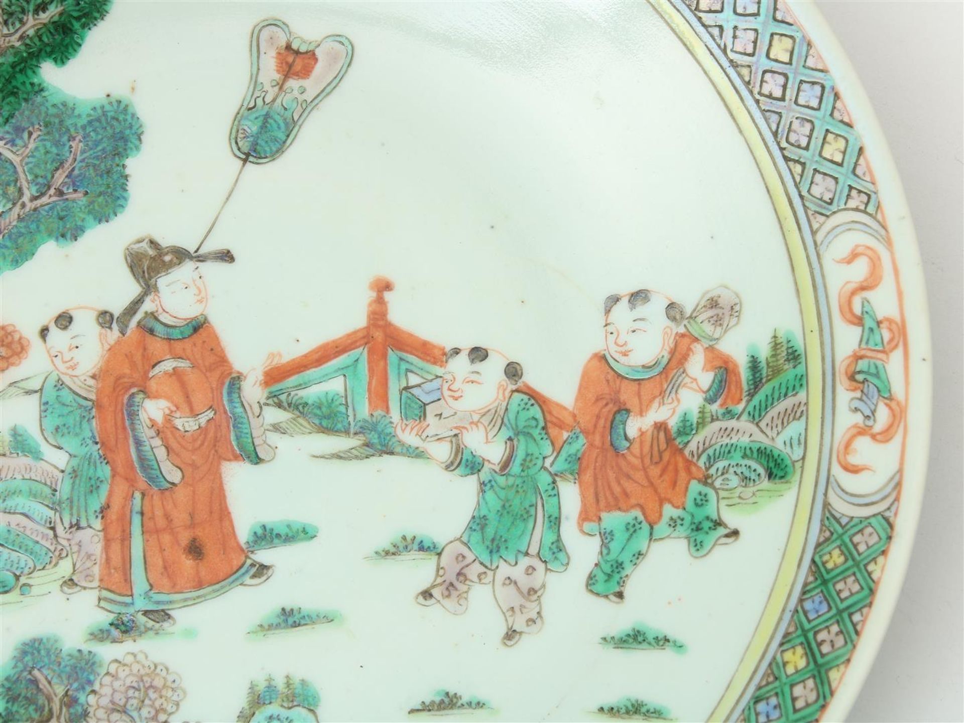 Famille verte dish, 19th century China  - Bild 2 aus 3