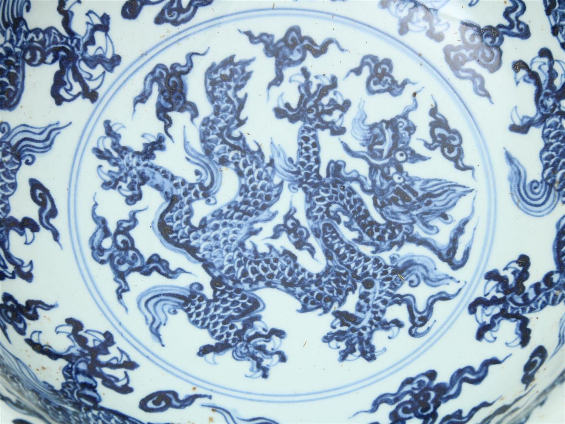 Porcelain bowl with decor of 5-toed dragons - Bild 4 aus 4