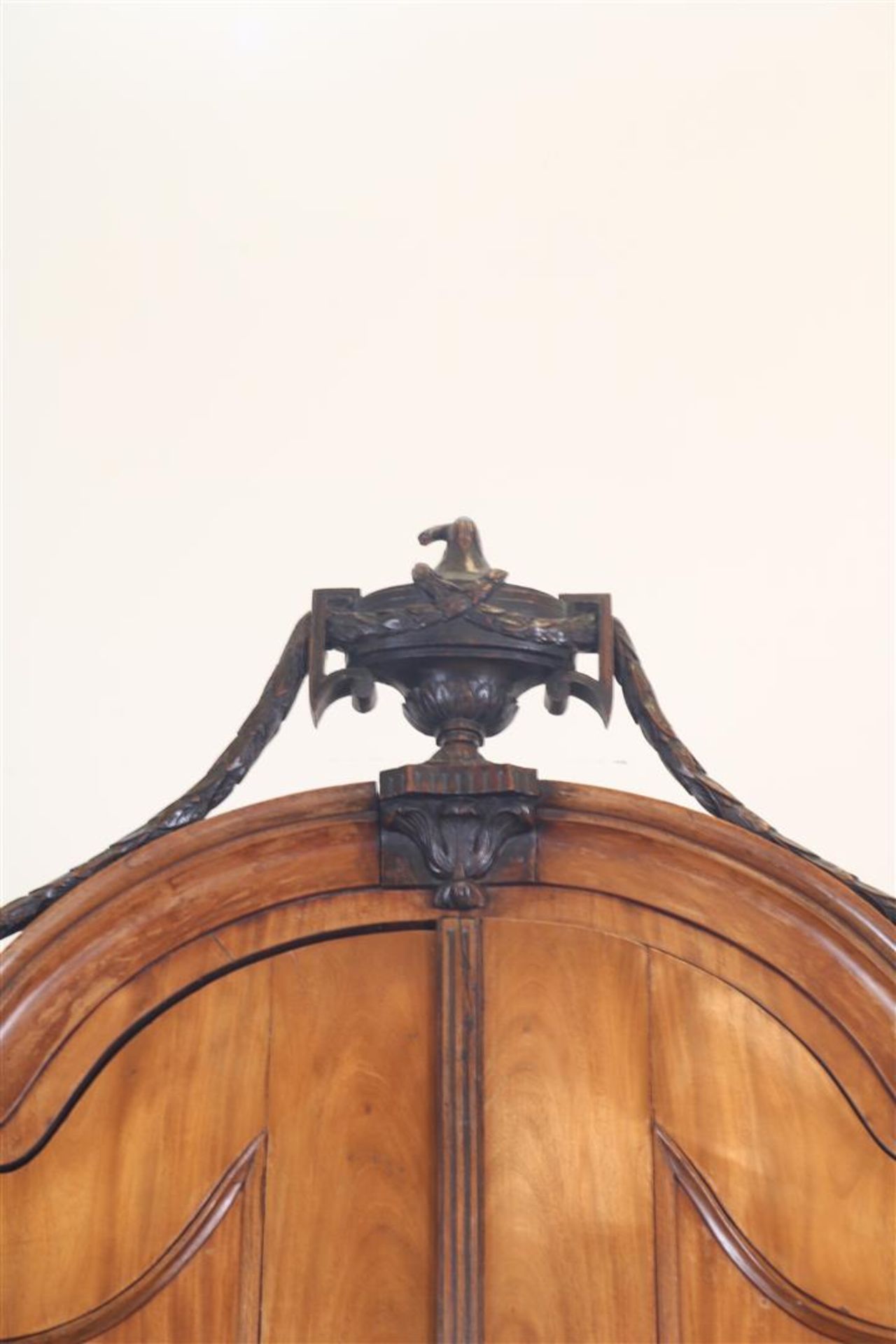 Mahogany Louis XVI cabinet, crowned with carved vase ornament and garlands, 2 panel doors and 3 - Image 3 of 10