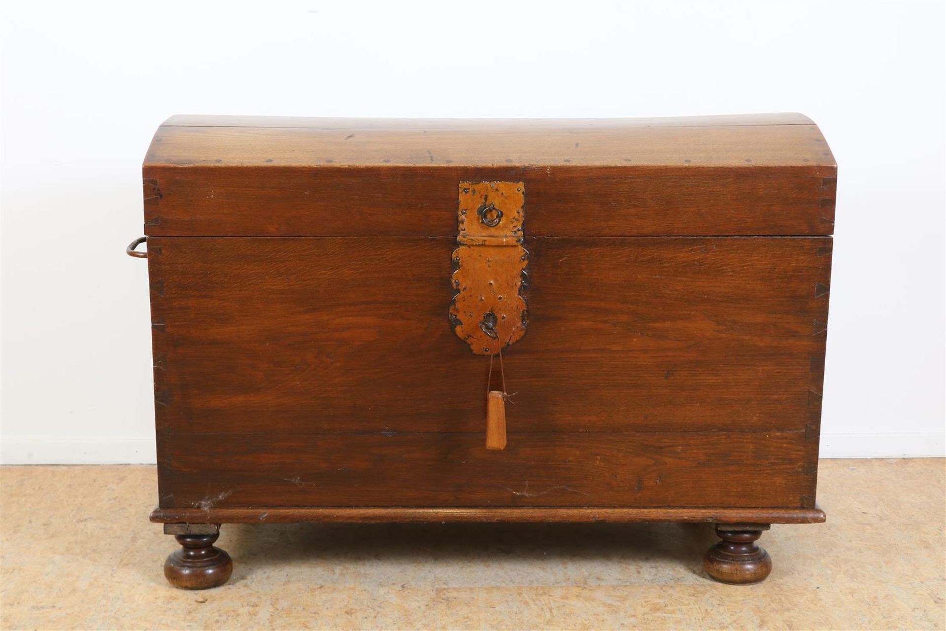 Oak blanket chest with convex lid and iron hinges and closing plate on loose convex legs, h. 71,