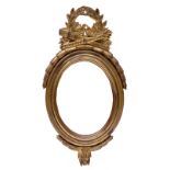 Ovale spiegel in verguld houten lijst in Louis XVI-stijl.