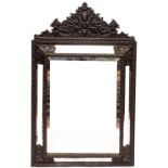 Rechthoekige spiegel in rijkelijk bewerkte latoenkoperen lijst in Renaissance-stijl,