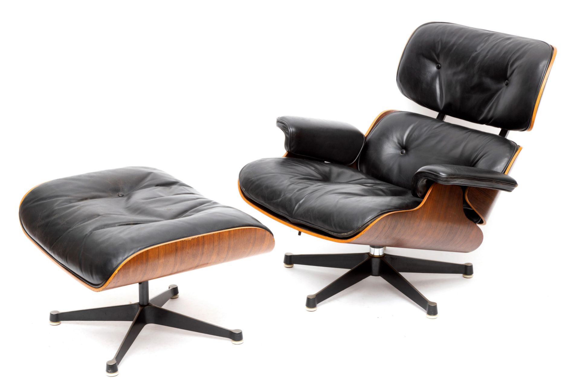 Vermoedelijk Charles & Ray Eames voor Herman Miller, Lounge Chair, model no. 670 (rest.) en bijbehor